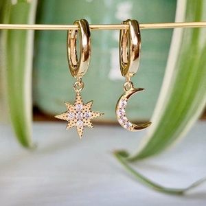 Dainty delicate hoop earrings